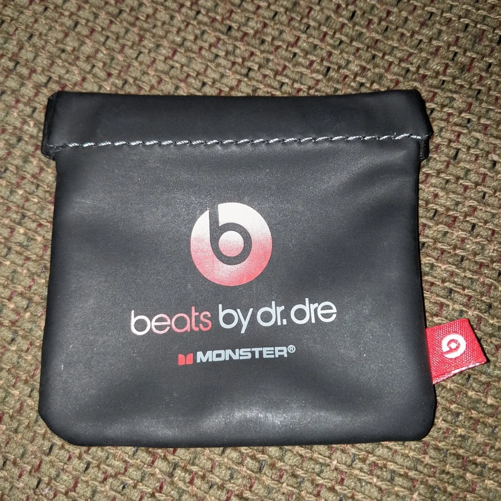 Earbuds - Picture 4 of 4